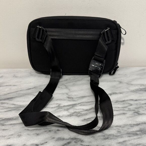 Alpaka keep moving forward Black Crossbody Bag NEW no tag unisex - Picture 8 of 12